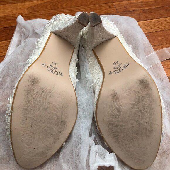 Floral Lace Wedding Shoes for Bride with Pearls and Bows IVORY - Picture 4 of 5